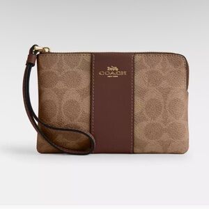 NWT Coach Corner Zip Signature Wristlet with a Leather Strap